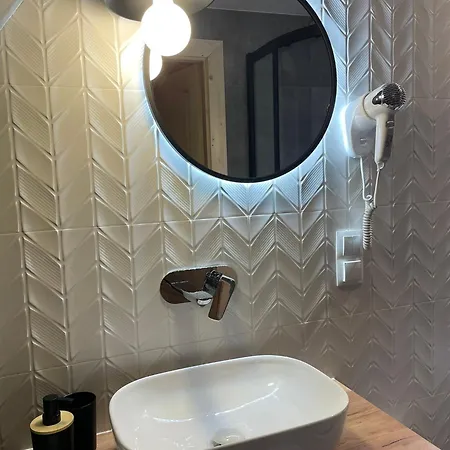 Goralski W Ogrodzie Przy Stoku Narciarskim * Ciche Małe