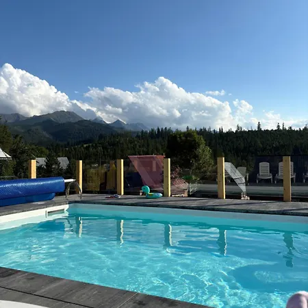 Goralski W Ogrodzie Przy Stoku Narciarskim *